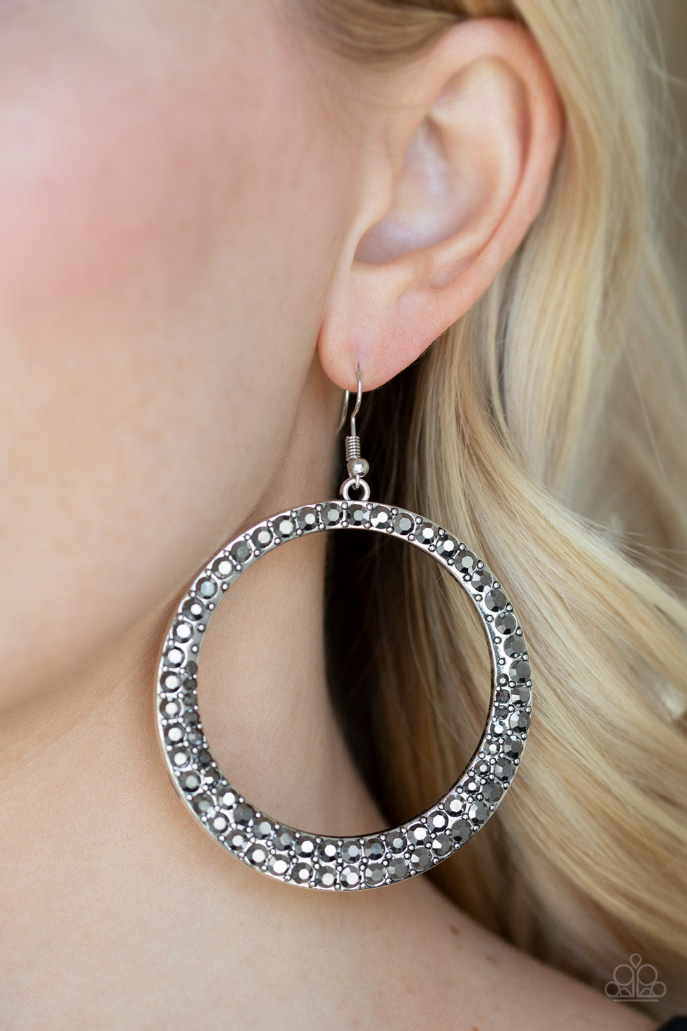 So Demanding Silver Paparazzi - My Glam Fix Boutique