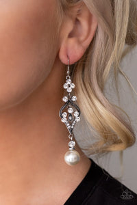 Elegantly Extravagant White Paparazzi